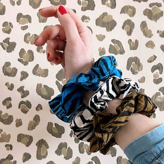Rose in April - Scrunchie Zebrou in Greek Blue