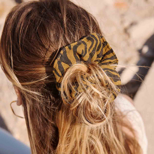 Rose in April - Scrunchie Zebrou Tapenade aus 100 % Baumwolle