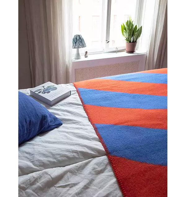 Brita Sweden - Decke - MINOLA blue/red