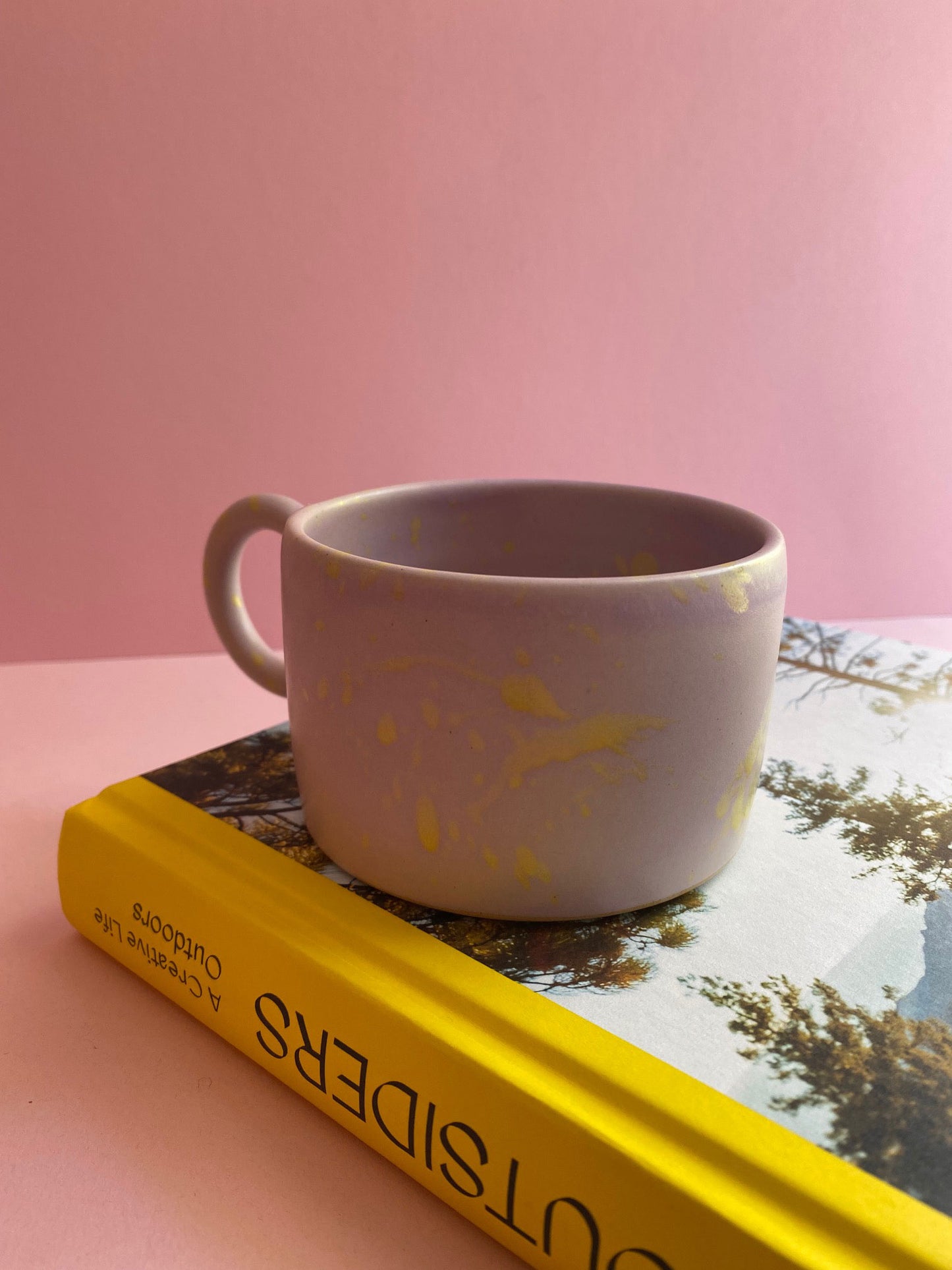 kleine bande – Tasse lila/gelb