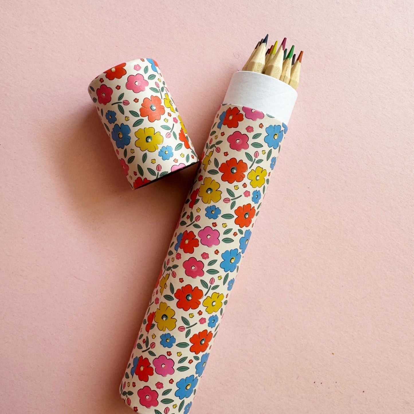 Lange Tube mit Buntstiften - Tilde