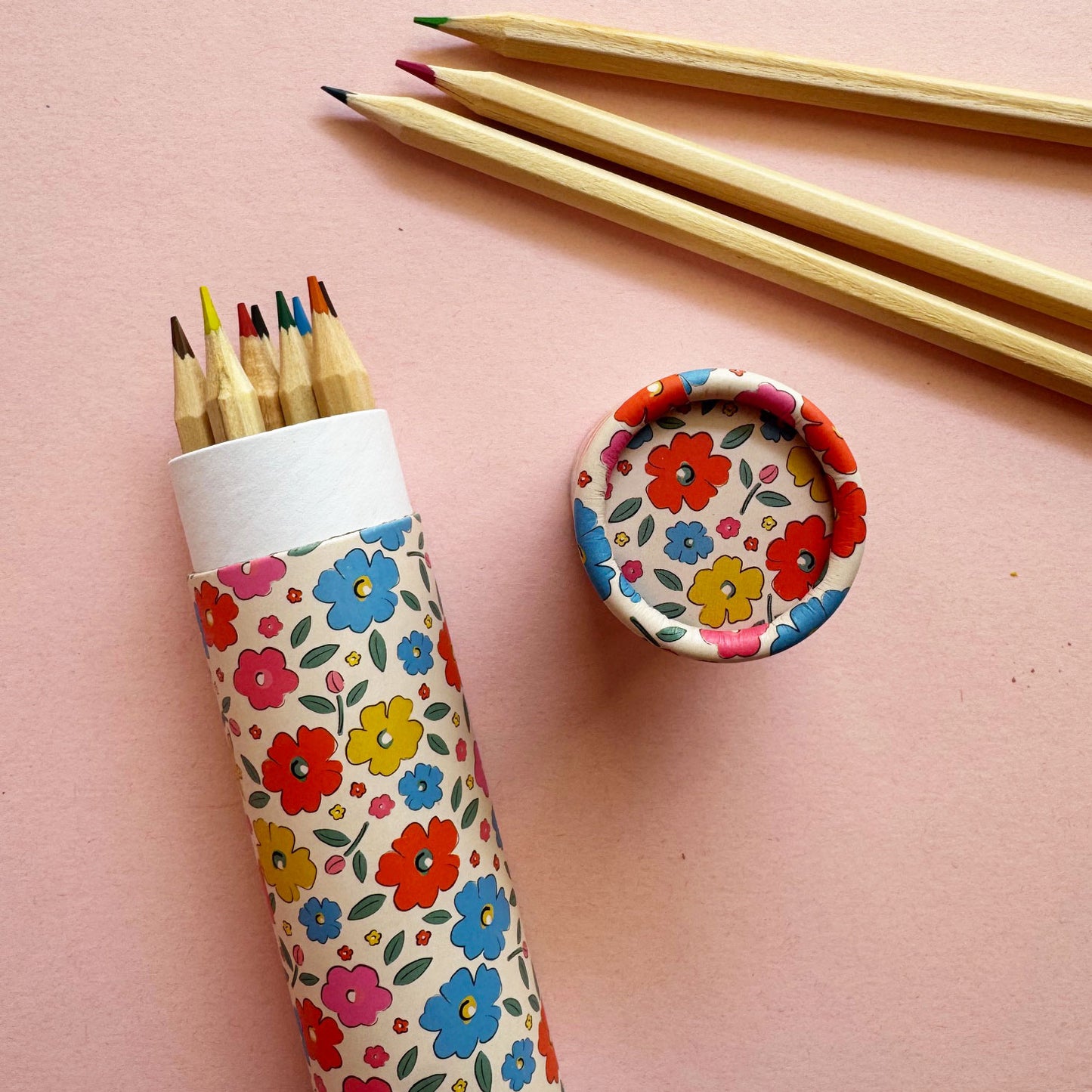 Lange Tube mit Buntstiften - Tilde
