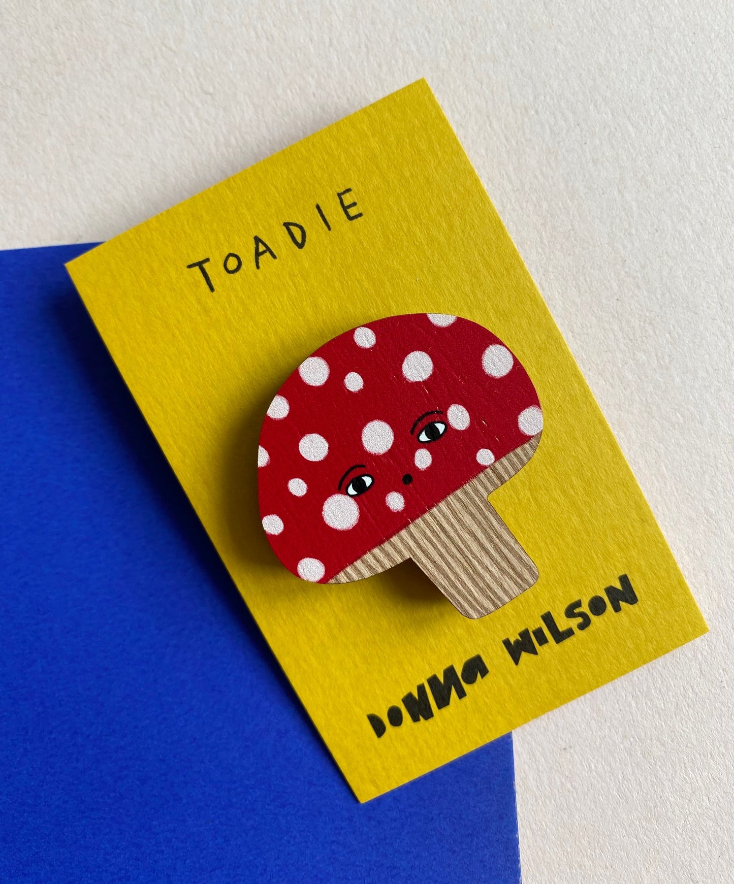 Donna Wilson - Brosche aus Holz "Toadie"