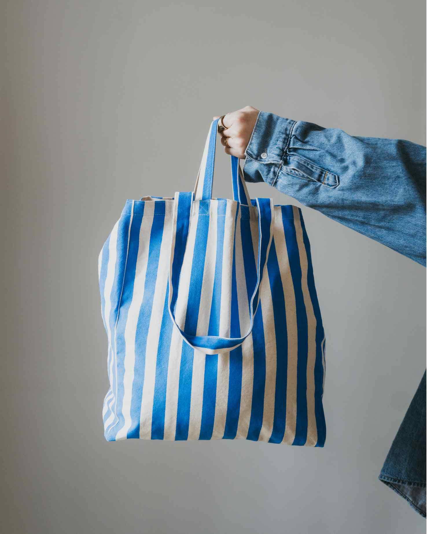 OMO Gestreifte Tragetasche - Blau
