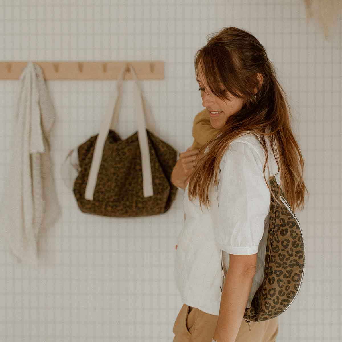Rose in April – Bum Bag - grau/olive grün