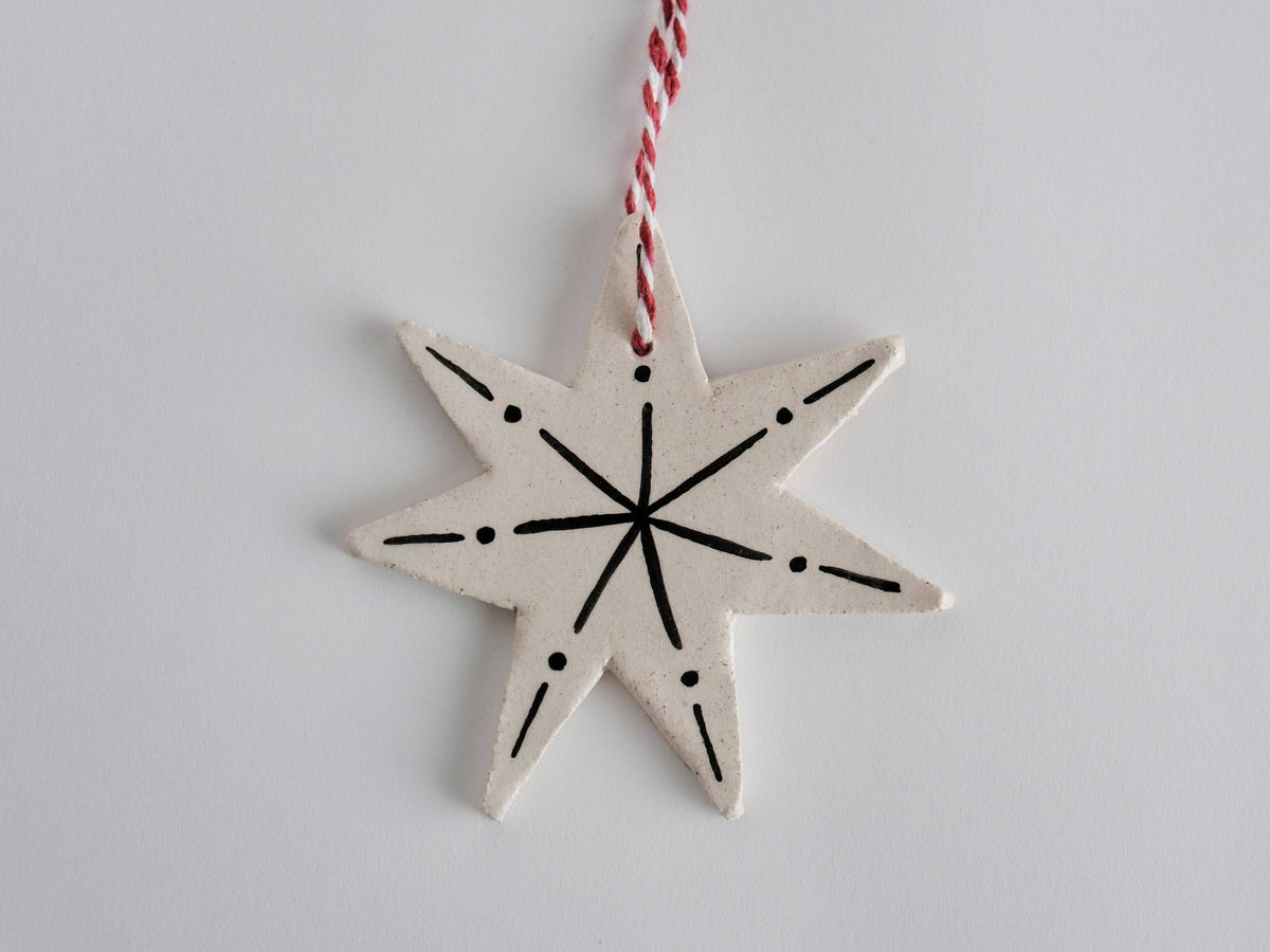 Sternanhänger - Handgefertigter Keramik-Hängeornament - 9x9cm