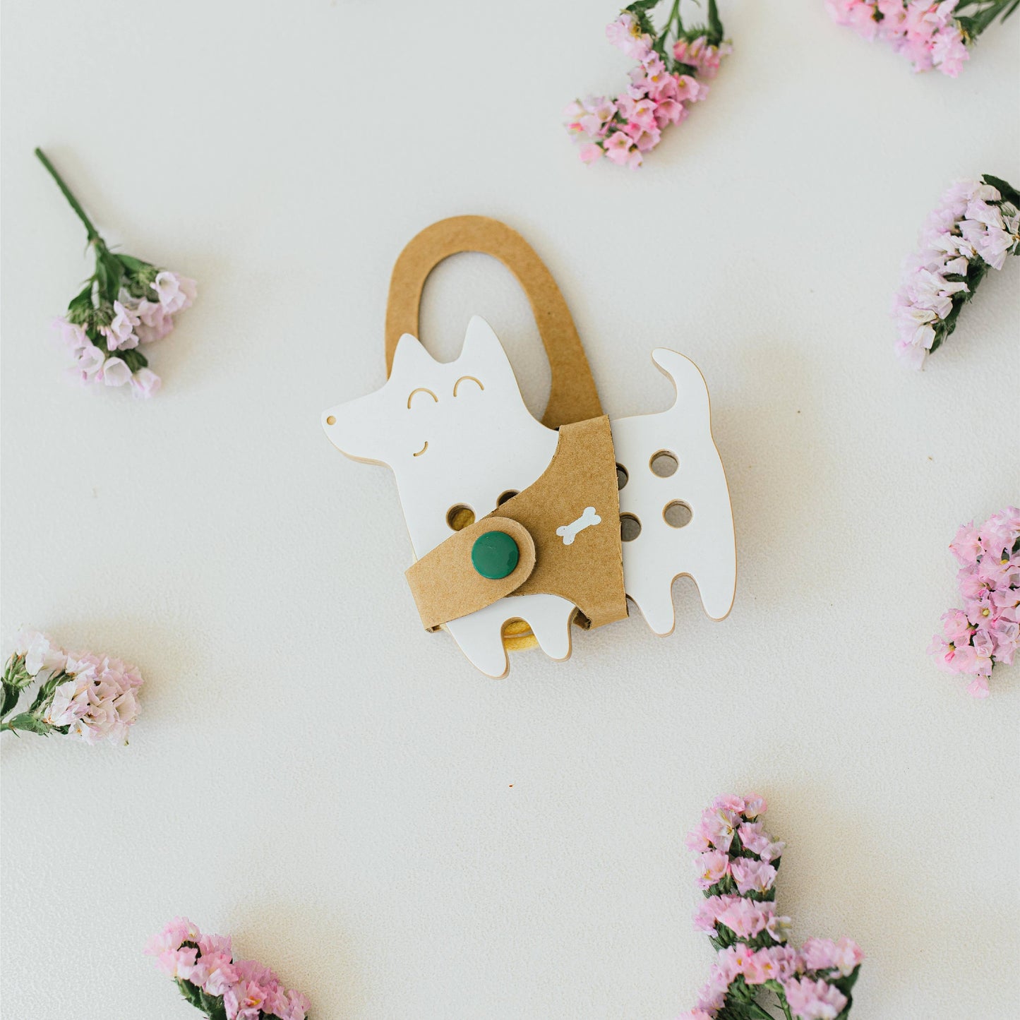 Kleiner Hund, Schnürspielzeug aus Holz, Montessori