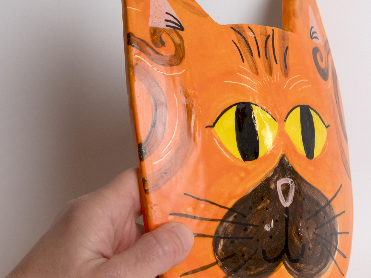 Matilde Horta - Orangene Katze – handgefertigte Wanddekoration für das Kinderzimmer
