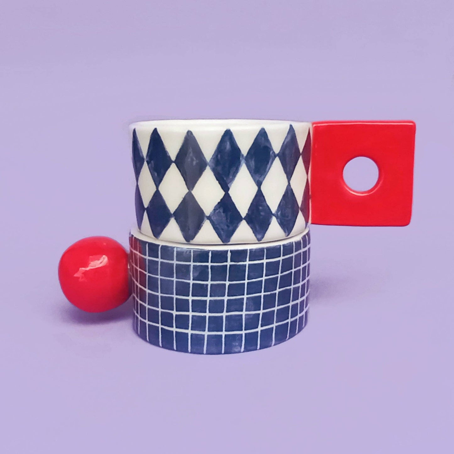 Tasse -  BLAUE DIAMANTEN / ROTER QUADRATISCHER GRIFF