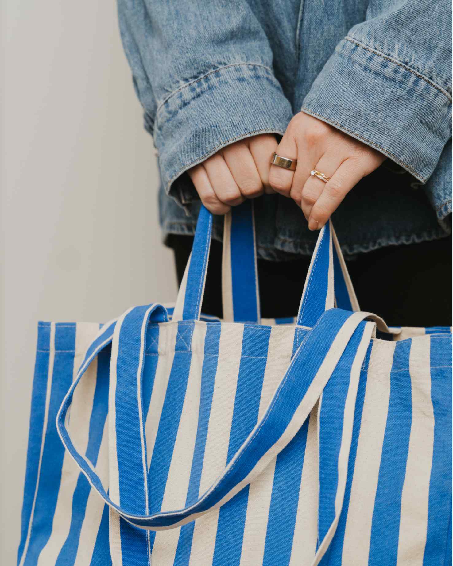 OMO Gestreifte Tragetasche - Blau
