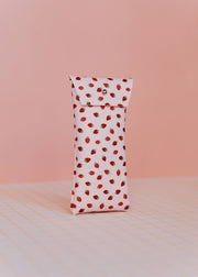 ECKE - Pinkes Brillenetui mit Erdbeer-Design