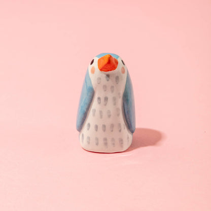 Ana Seixas - Baby Pinguin Blau / Keramikstück