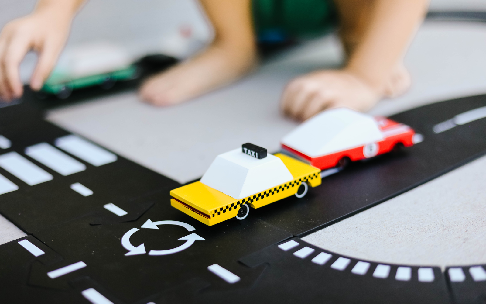 Candylab - Gelbes Taxi Spielzeugauto aus Holz – 8,9 cm lang