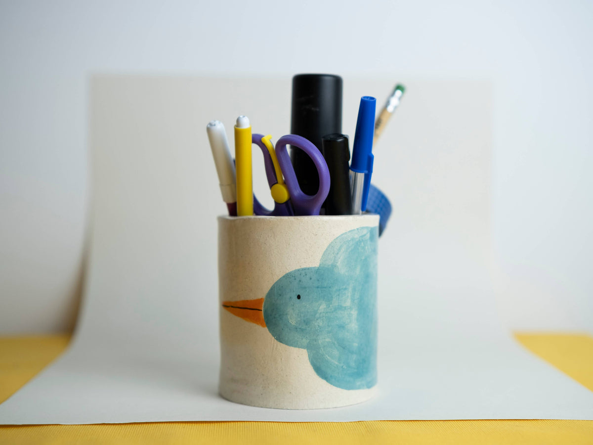 Matilde Horta - Blauer Vogel - Keramischer Stifthalterbecher - 95x70x70mm