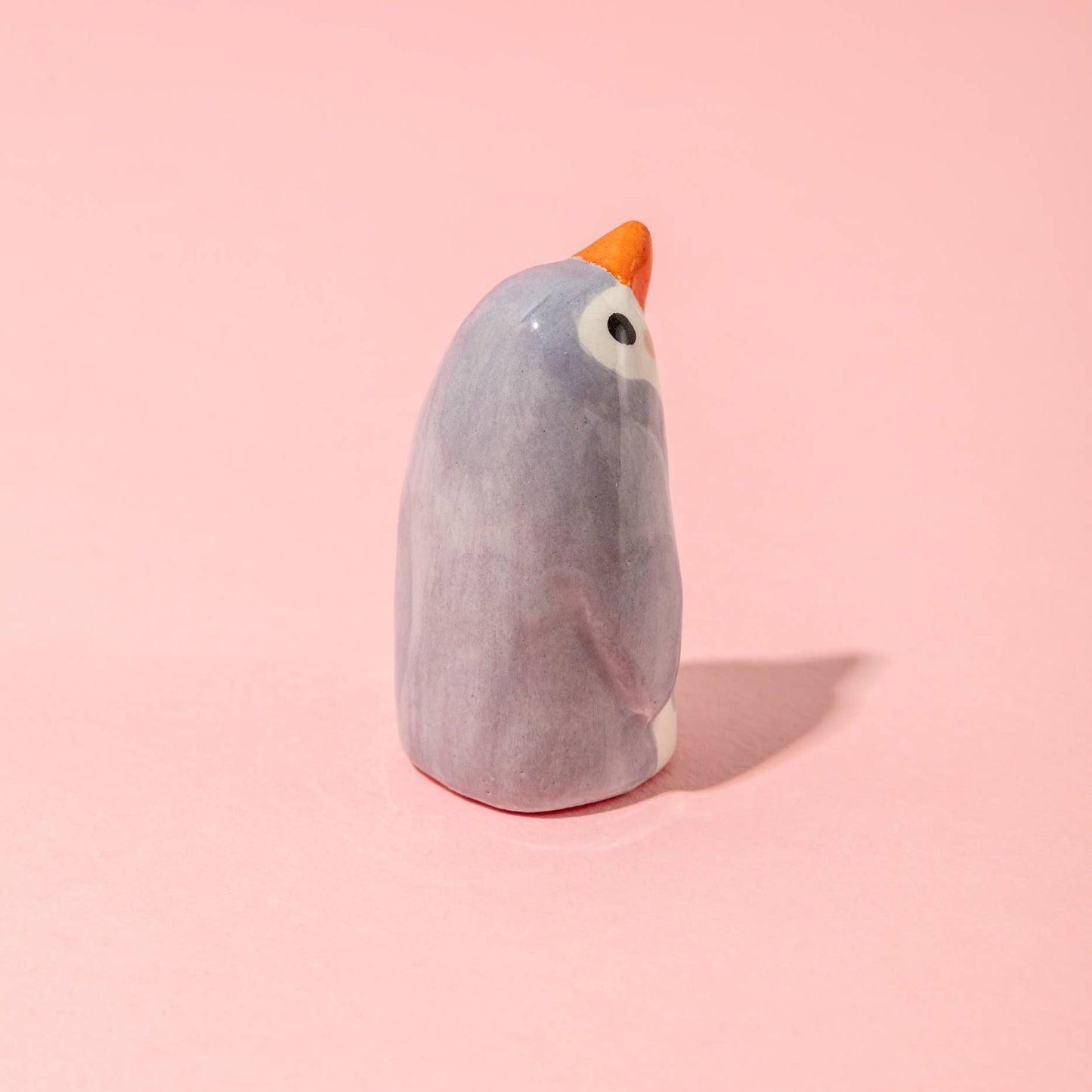 Ana Seixas - Baby-Pinguin Lila / Keramikstück