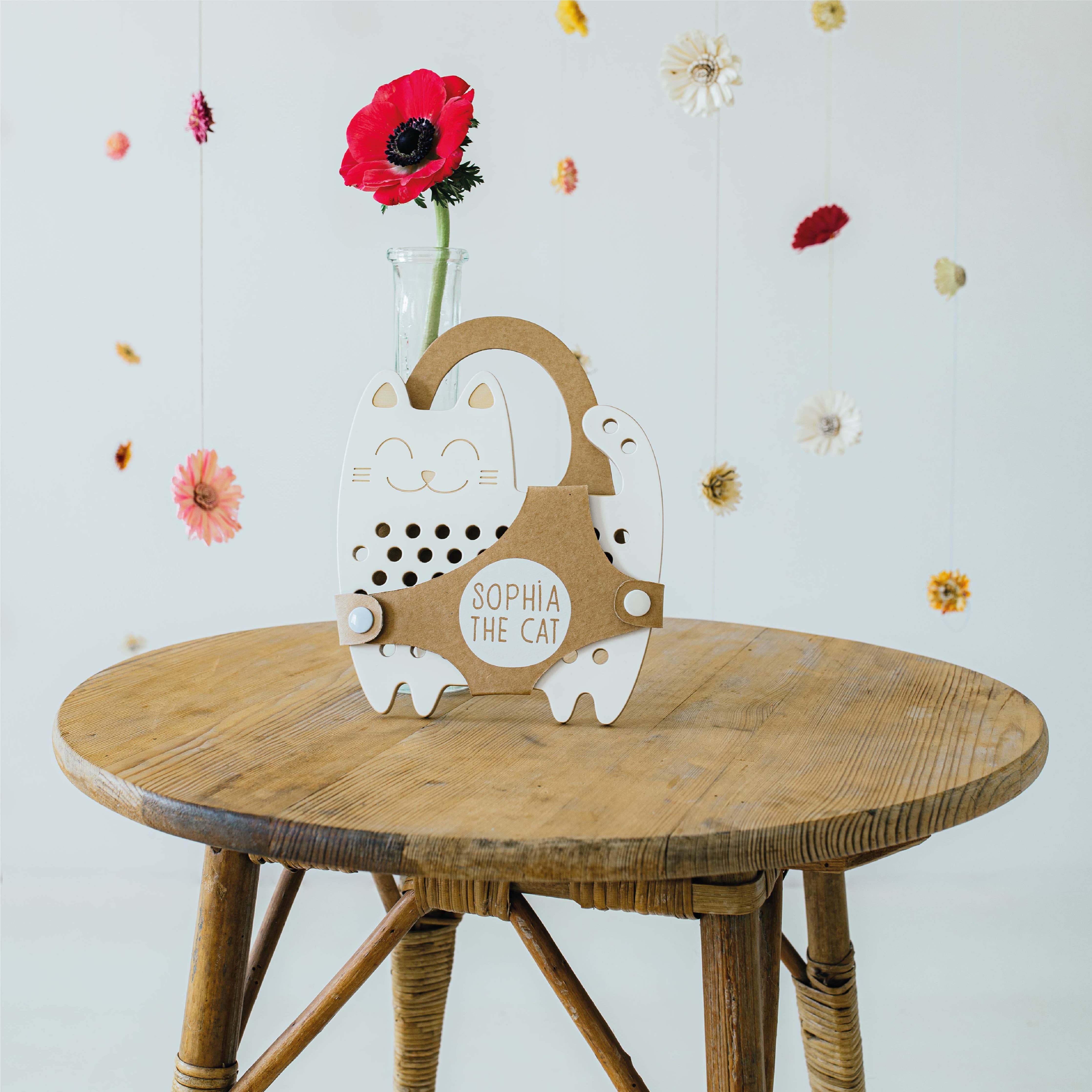 Sophia the Cat, Schnürspielzeug aus Holz, Montessori