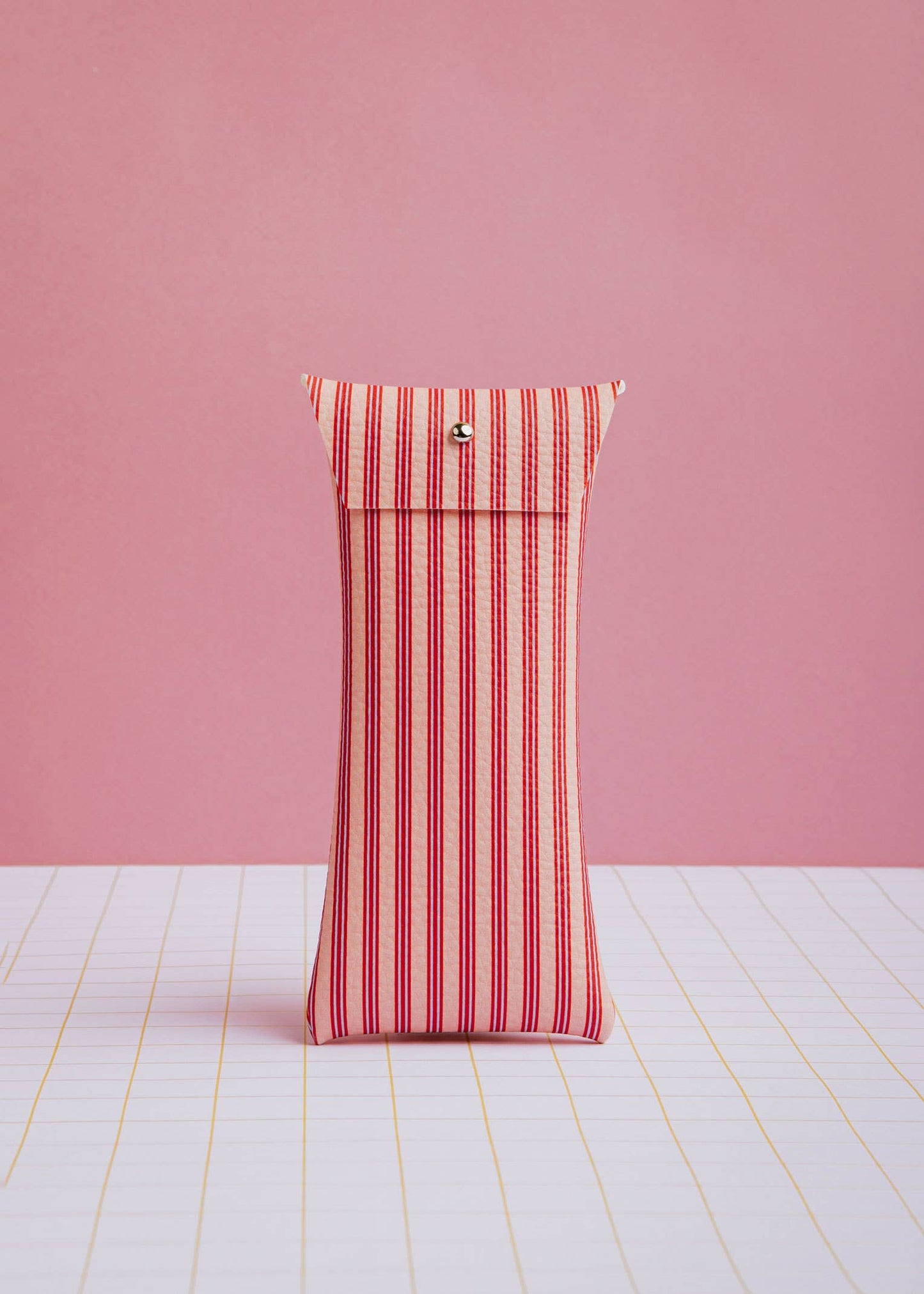 ECKE - Sonnenbrillen- und Brillenetui mit korallenroten Streifen