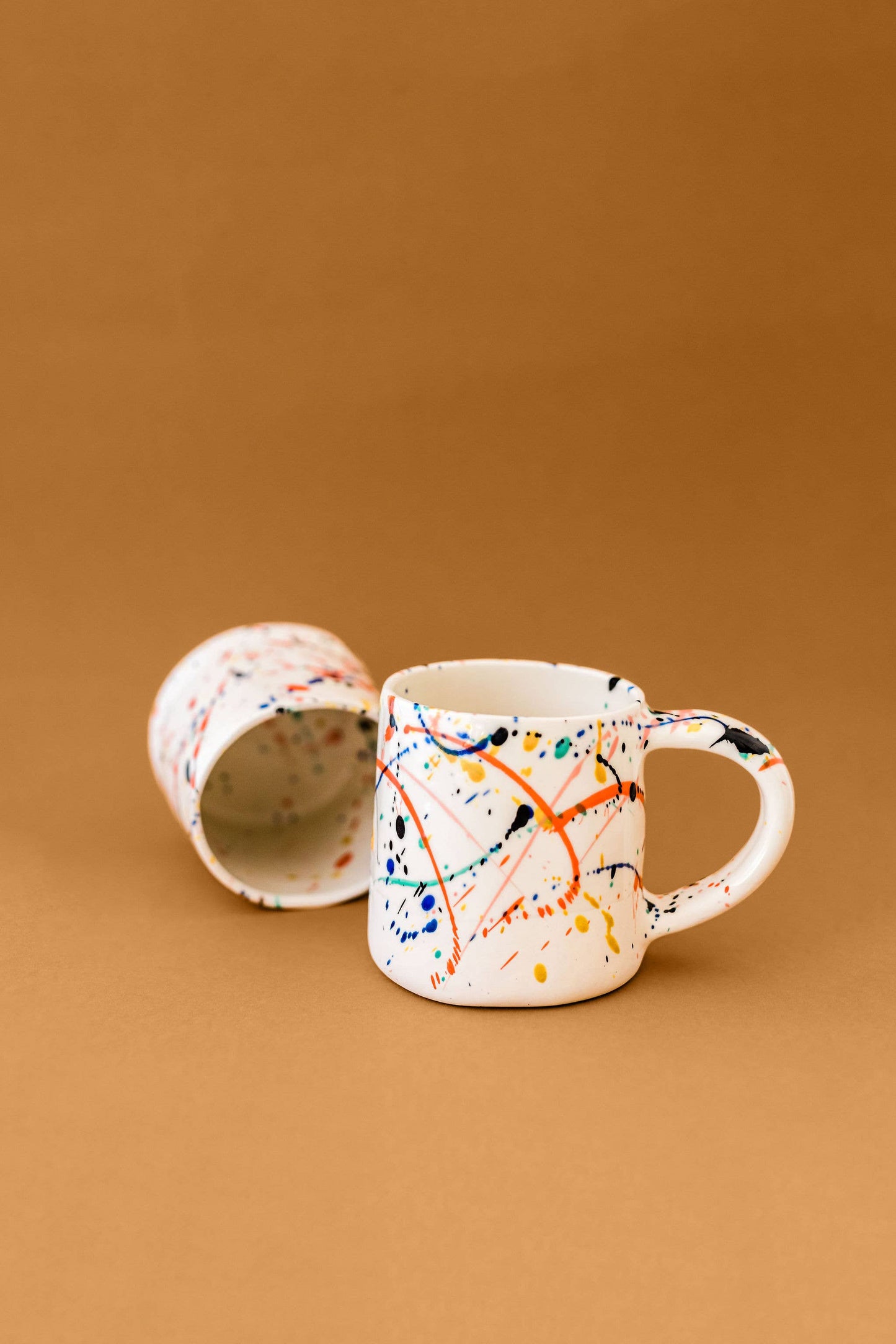 kleine bande - Tasse mit bunten Farbspritzern, groß