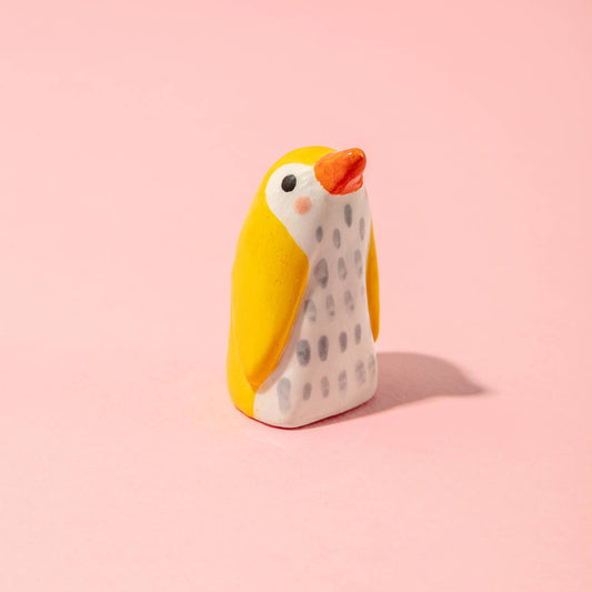 Ana Seixas - Baby-Pinguin Gelb / Keramikstück