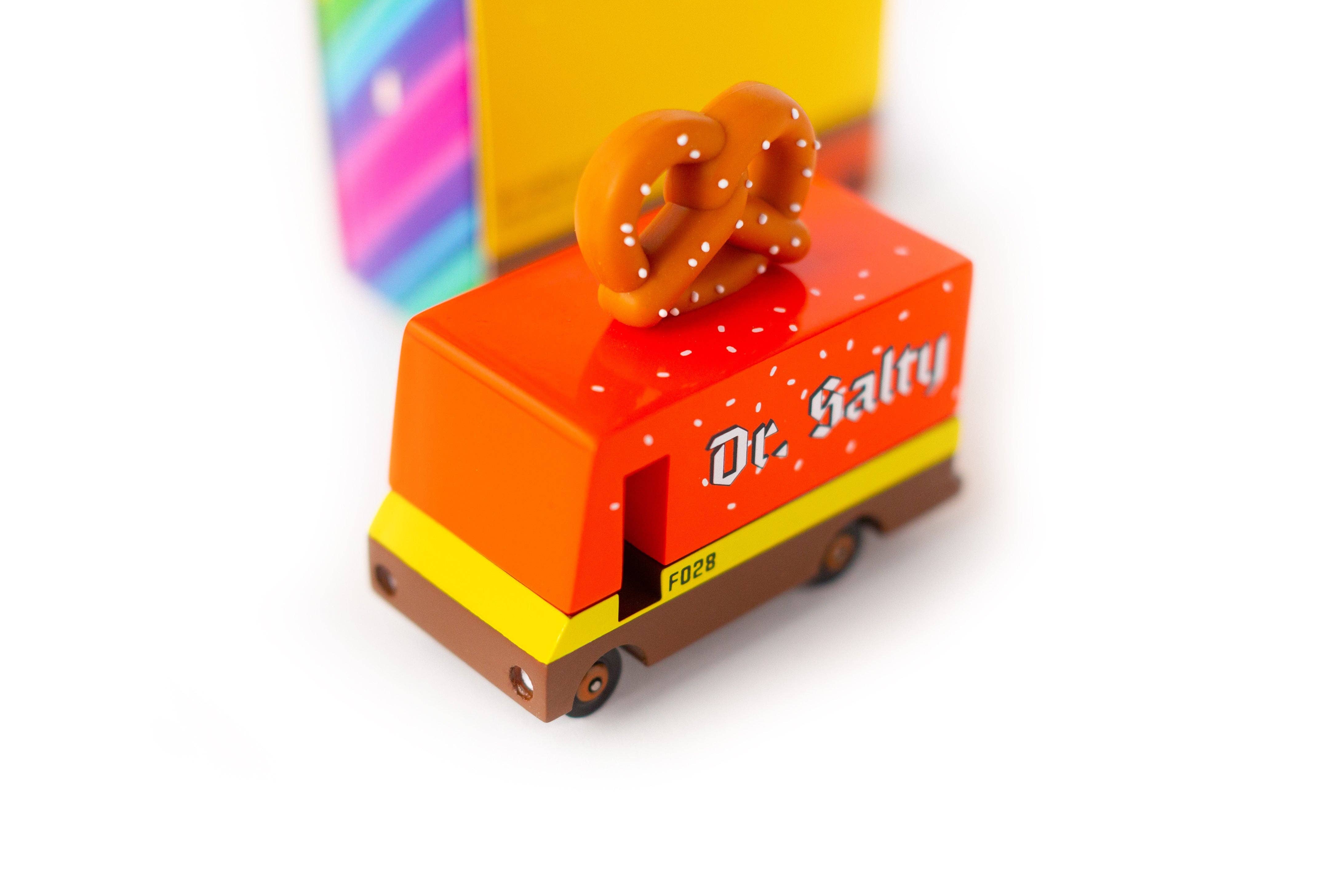 Candylab - Candylab Toys Dr. Salty Pretzel Van aus massivem Buchenholz
