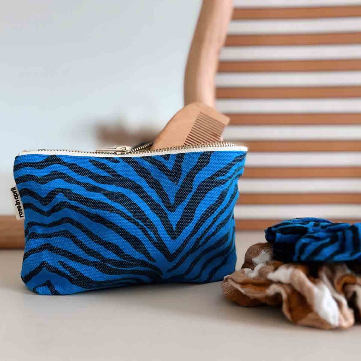 Rose in April - Scrunchie Zebrou in Greek Blue