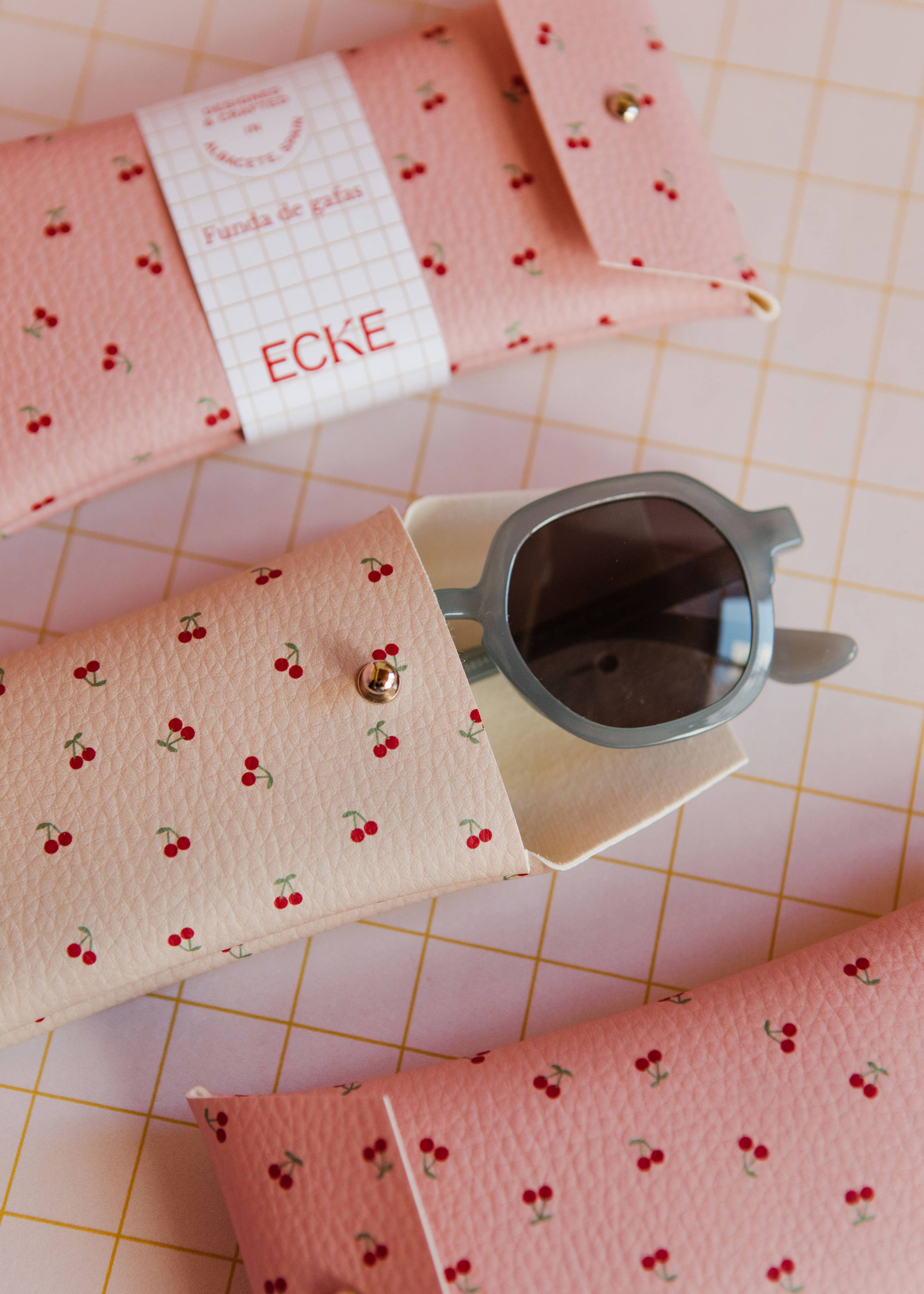 Ecke - Cerezas Pink Sonnenbrille und Brillenetui