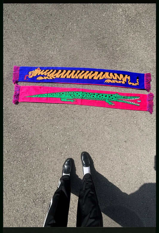 Tiger-Krokodil-Schal: Mehrfarbig / Einheitsgröße