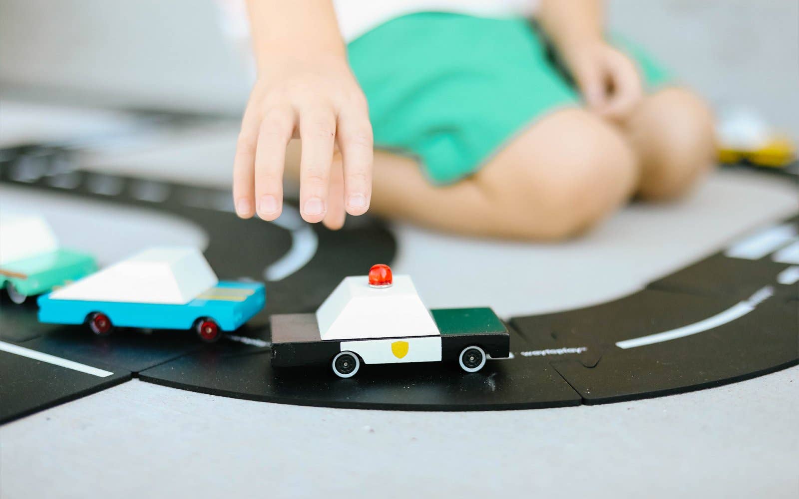 Candylab - Spielzeug-Polizeiauto aus Holz, 8,9 cm lang