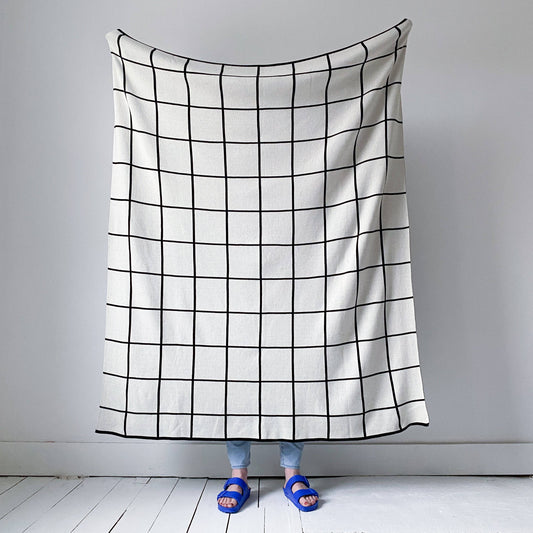 Strickdecke aus Baumwolle — Gitter: Schwarz