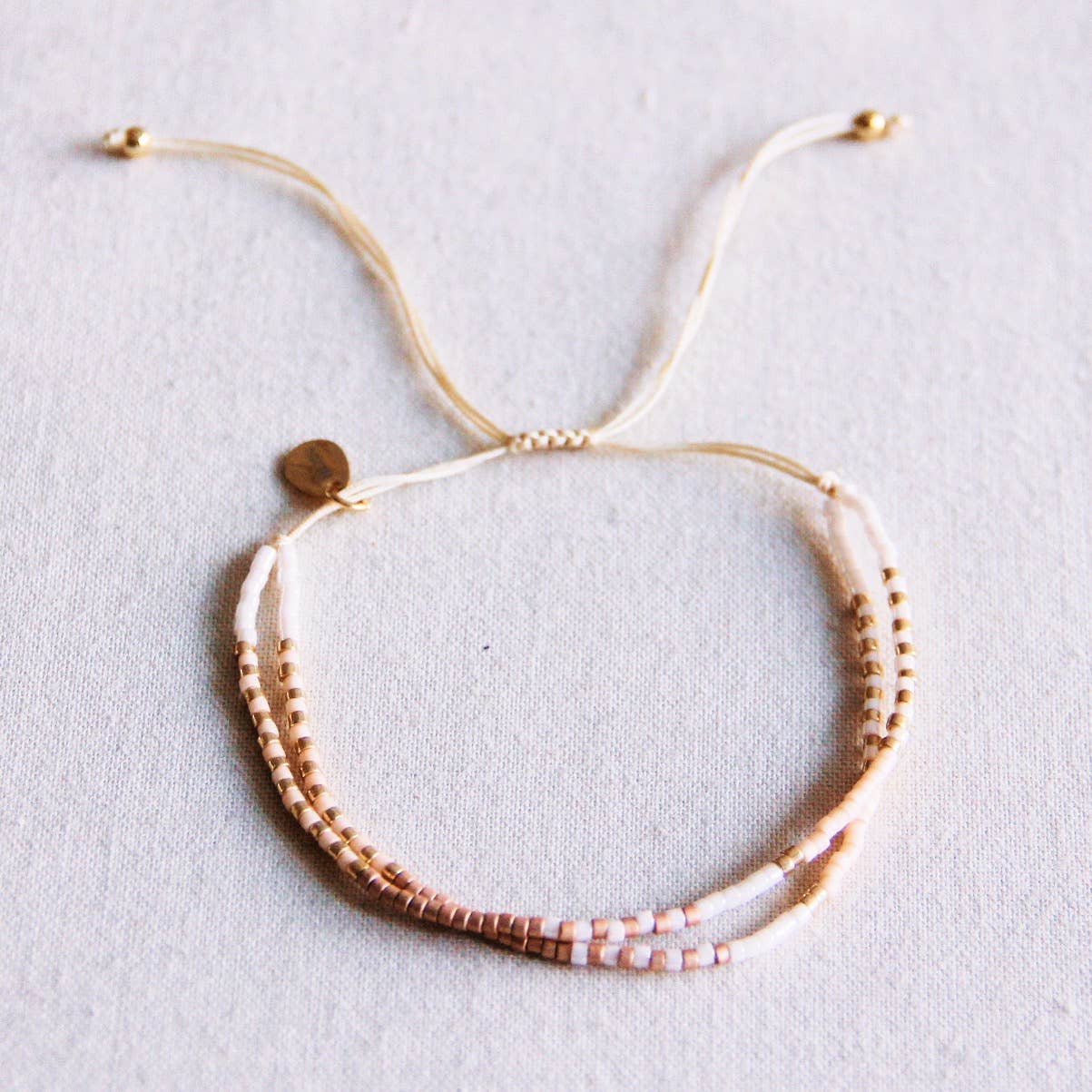 Doppeltes Miyuki-Armband – Nude/Weiß/Taupe