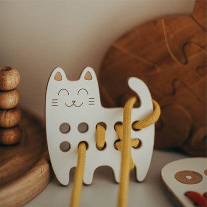 Katze - Kleines Schnürspielzeug aus Holz, Montessori, Feinmotorik