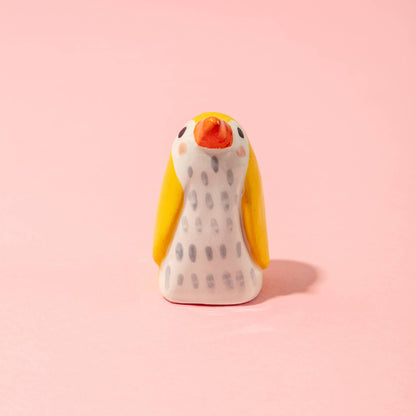 Ana Seixas - Baby-Pinguin Gelb / Keramikstück