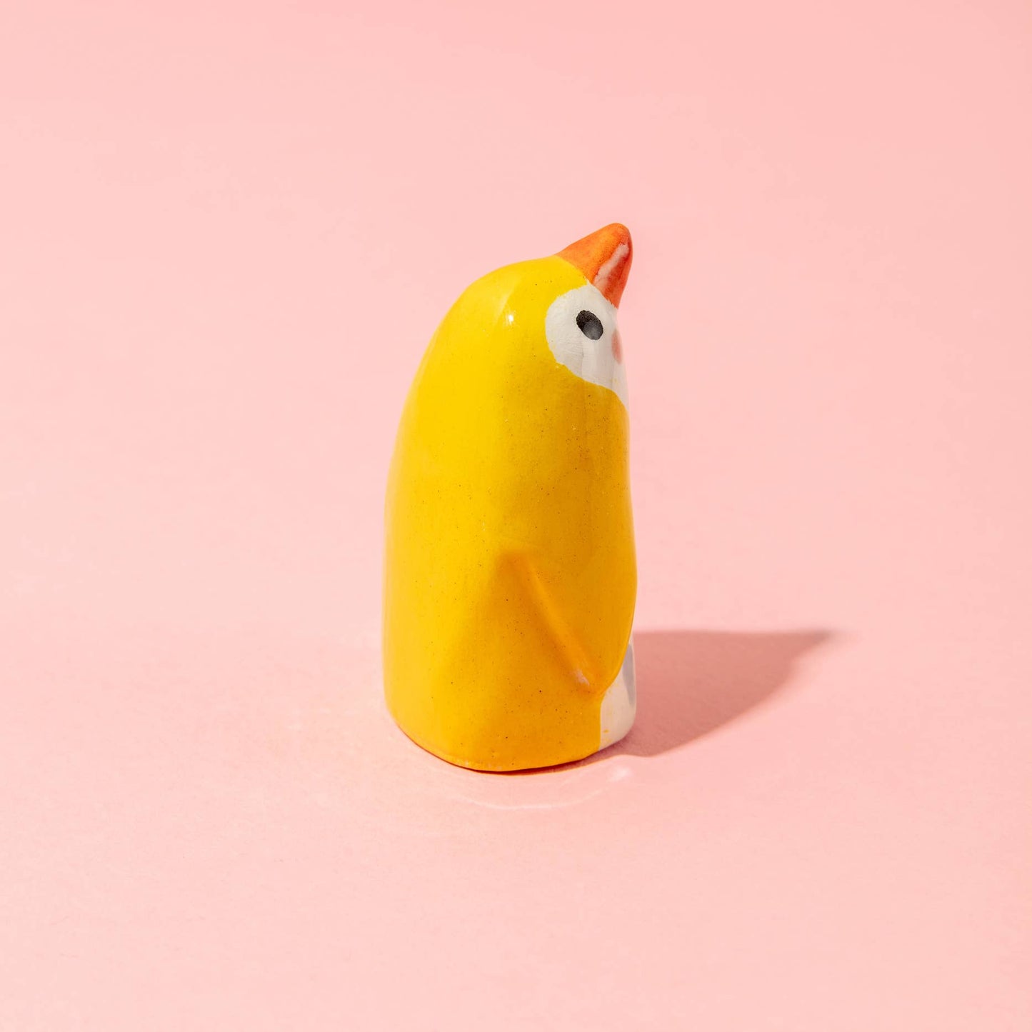 Ana Seixas - Baby-Pinguin Gelb / Keramikstück