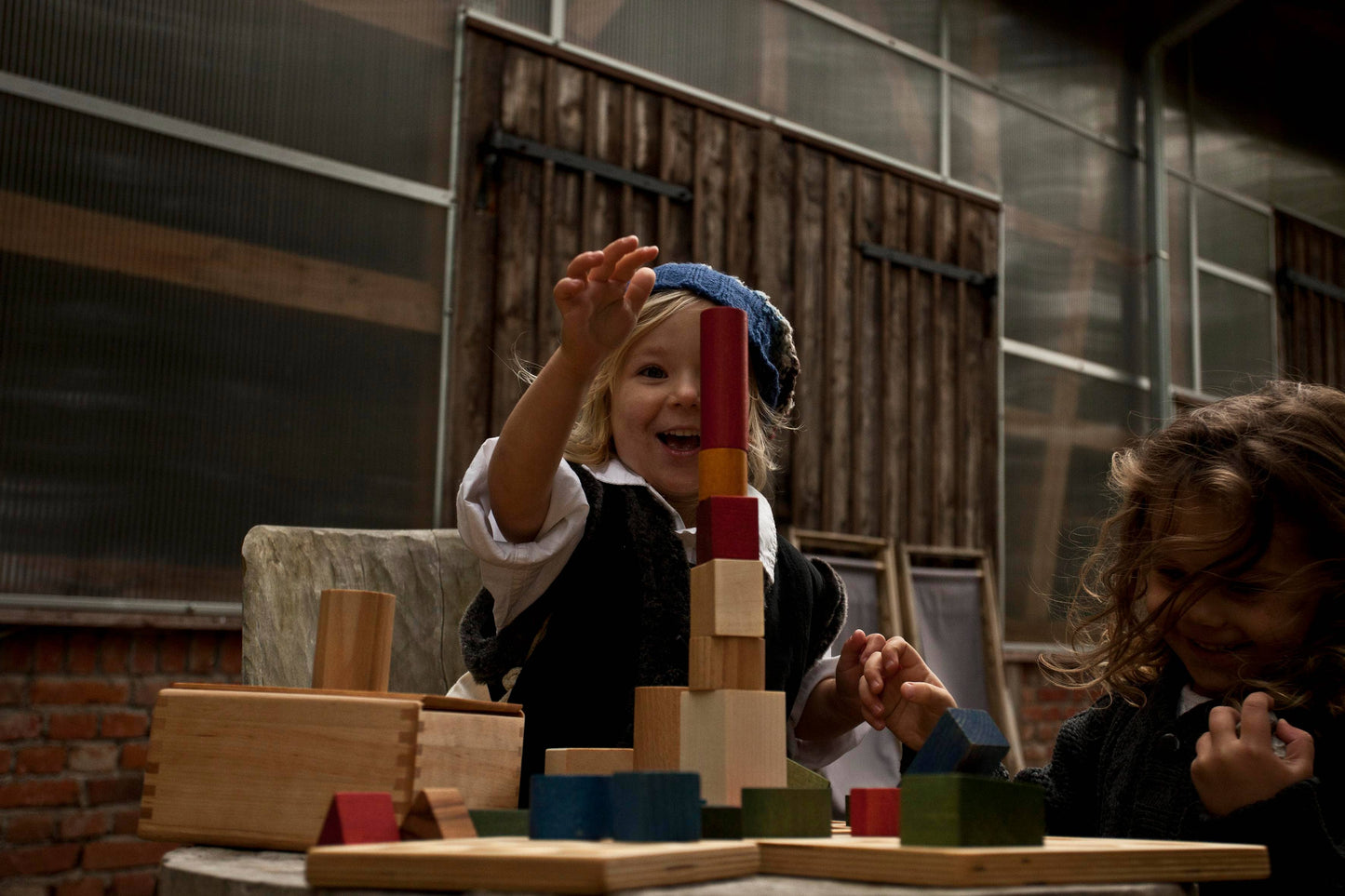 Sortierbox in Spielzeugform stapelbar, Regenbogen: Regenbogen