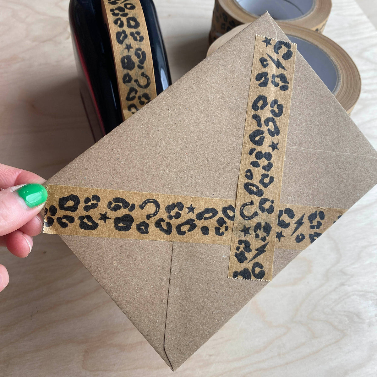Umweltfreundliches Kraftpapier-Klebeband mit schwarzem Leopardenmuster