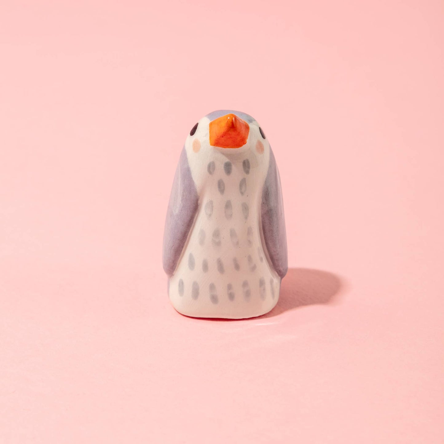 Ana Seixas - Baby-Pinguin Lila / Keramikstück