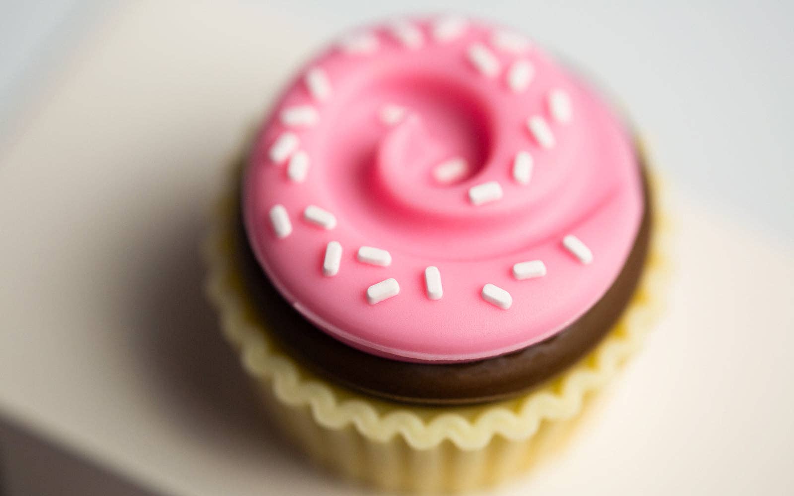 Candylab - Cupcake Van aus Holz mit süßem Cupcake-Dach