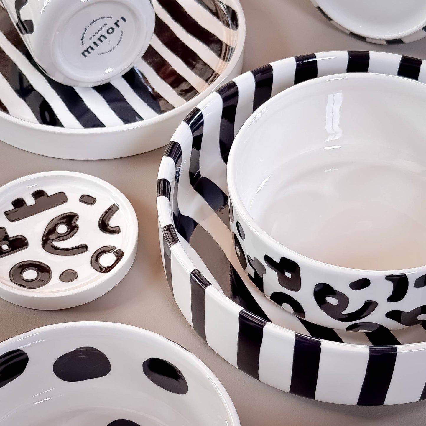 Magazin Minori - Becher Stripes - vulcano black