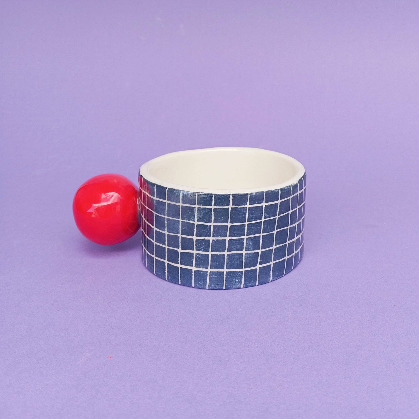 Tasse - BLAUES GITTER / GRIFF FÜR ROTEN BALL