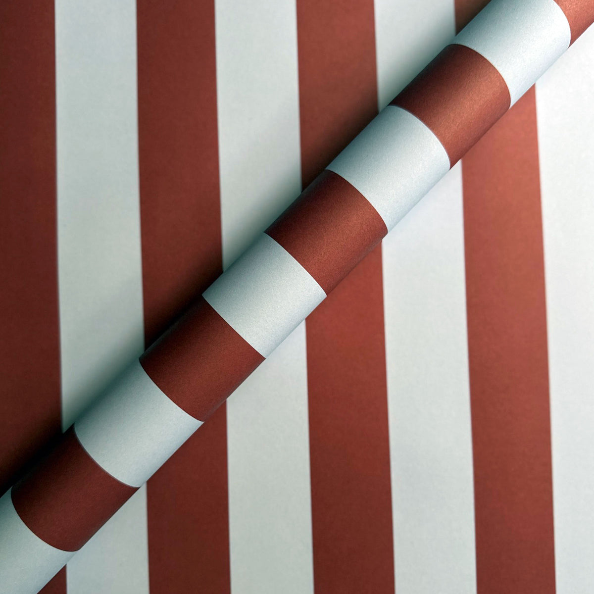 life is delicious - Geschenkpapier Stripes bordeaux/Hellblau (3 Bögen)