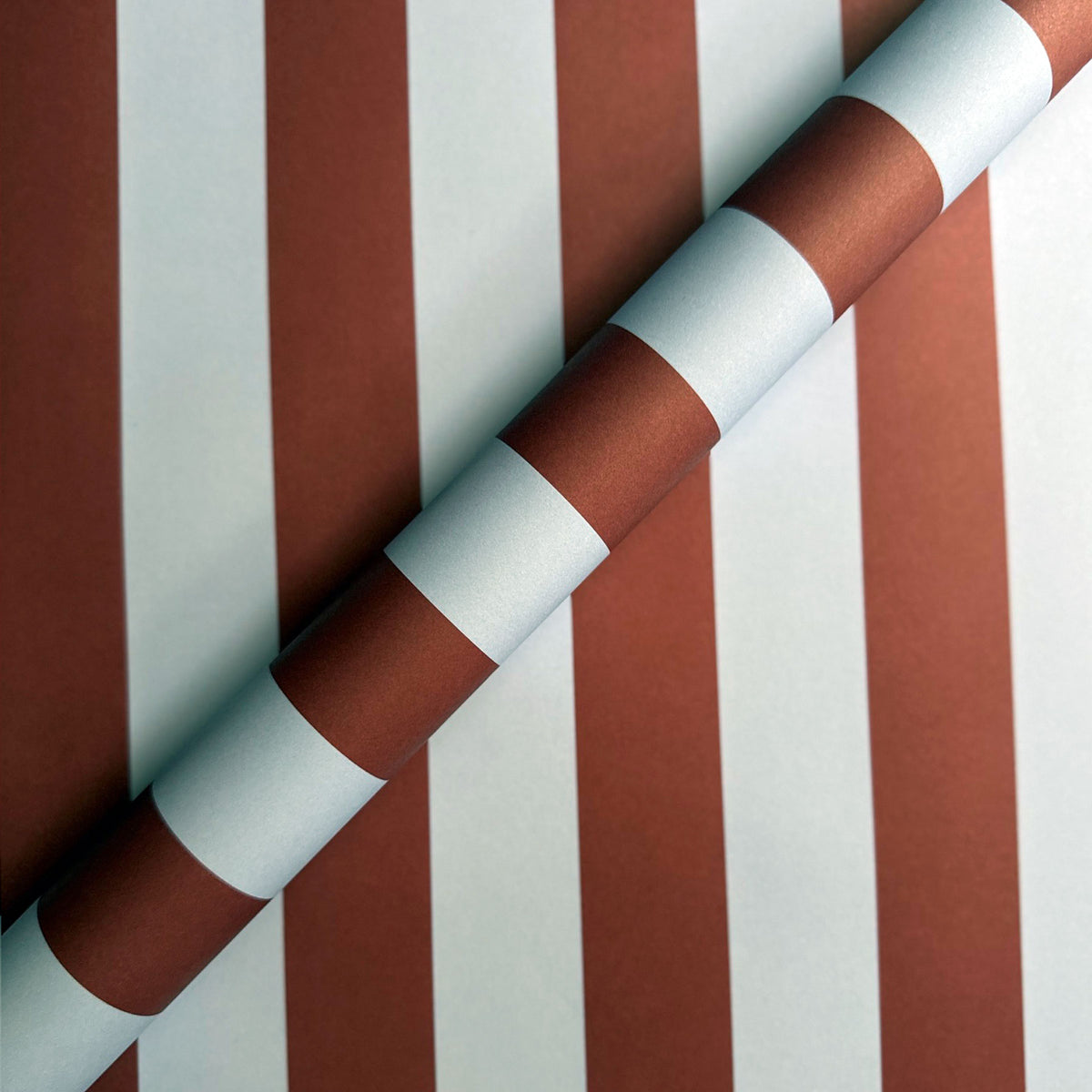 life is delicious - Geschenkpapier Stripes bordeaux/Hellblau (3 Bögen)
