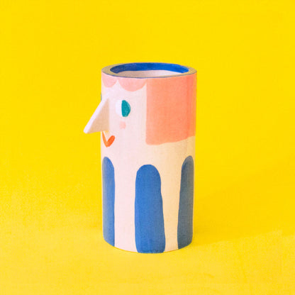 Ana Seixas – Mädchen mit tiefblauen Streifen//Keramikvase