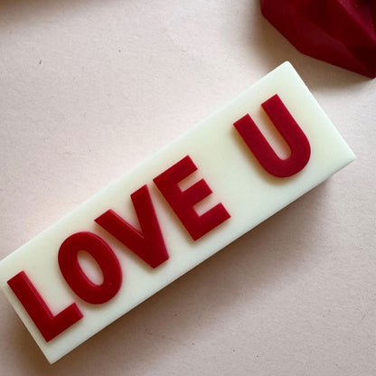 "LOVE U"  Kerze: Weiß & rot