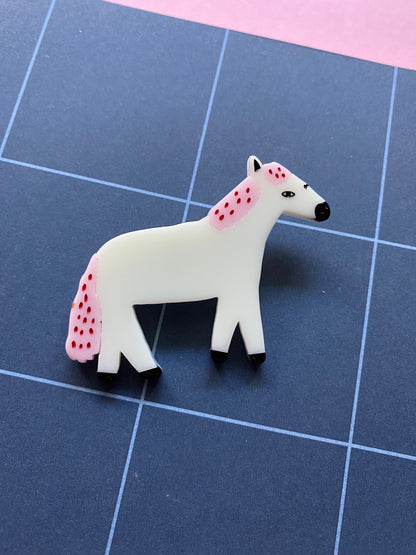 Kleine Bande - Brosche aus Epoxidharz "Pferd weiß"