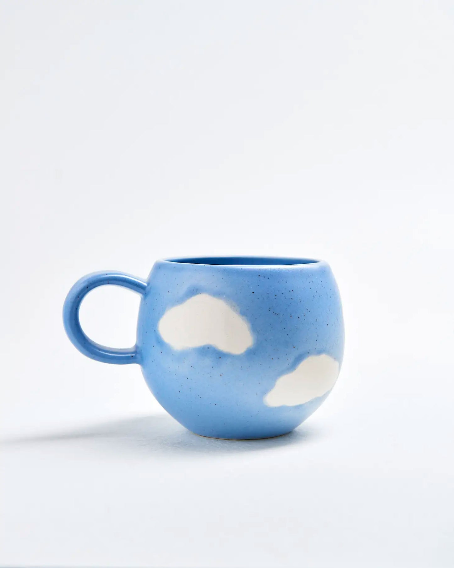 Egg Back Home – Wolken-Tasse, blau, 500 ml